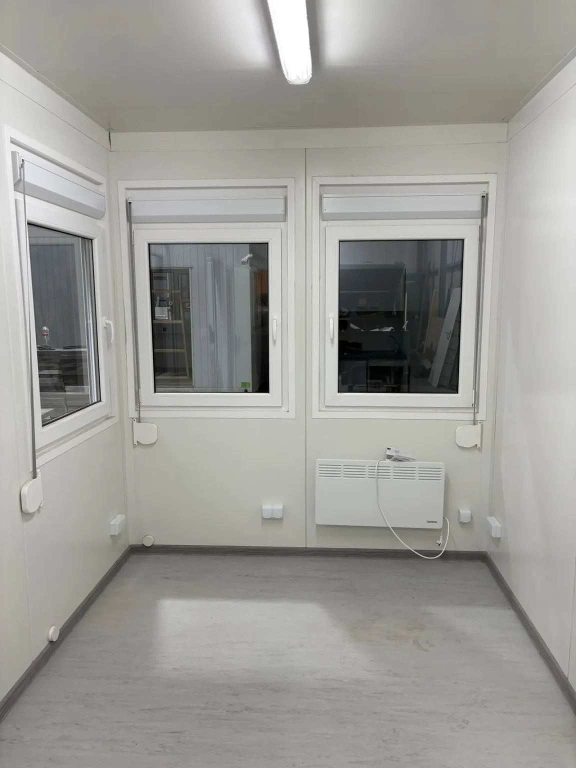 Bürocontainer´20 Fuß mit WC-TRakt - Fabrikenu